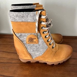 Like New Sorel Boots. Size 9.